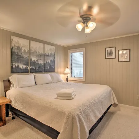 Slopeside Snowshoe Condo - Walk to Ski Lifts!