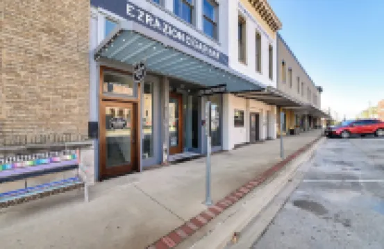 Historic Decatur Apt w/ City Square Views