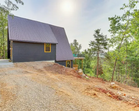 A-frame Hardy Cabin w/ Spring River Views! Hoteles en Condado de Sharp