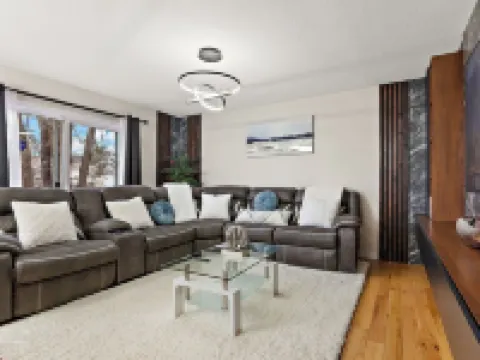 Stylish & Spacious Retreat - with a High tech Movie Theater near DT Minneapolis Hotels in Fridley