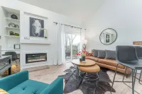 Center of city private Town Home W/fire pit &BBQ