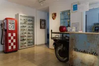 Reinhardts Garni Automobilia Hotel Hotels in Tamm