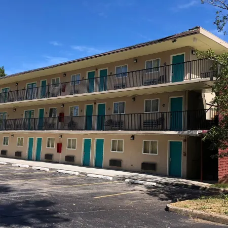 Cascades Inn