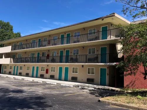 Cascades Inn Hotels in Bloomington