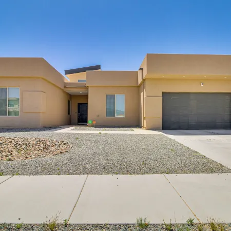 Stylish & Pet-friendly Rio Rancho Home w/ Fire Pit