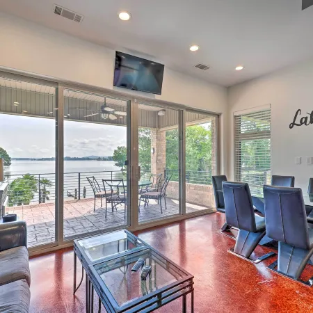 Waterfront Home ~ 4 Mi to Oaklawn Racing Casino!