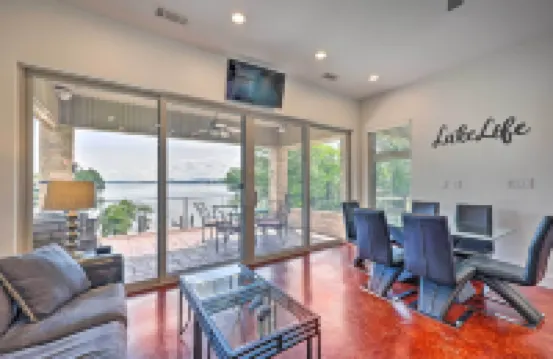 Waterfront Home ~ 4 Mi to Oaklawn Racing Casino!