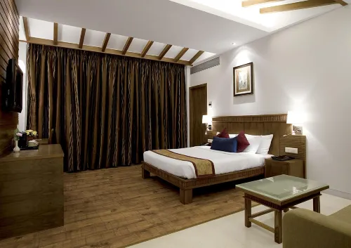 Hotel Jewel of Chembur - Bed and Breakfasts
