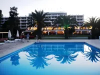 Canvas by Mitsis Messonghi - Swimmingpools
