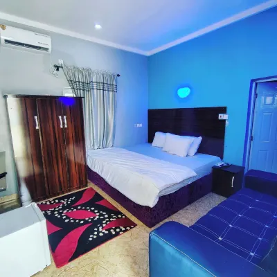 Whitehill Luxury Hotel Hotels near Duwa Plaza