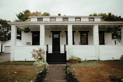 Charming 4-bedroom house in enchanting Millinocket with AC, WiFi Hotel a Millinocket