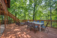 Peaceful 3 Bedroom Family Mountain Getaway in the Trees!