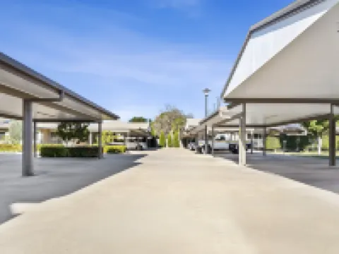 เอเมอรัลด์ อินน์ บาย ทราเวลเลอร์ส โรงแรมในเอเมอรัลด์