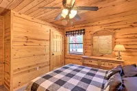 Peaceful Cabin w/ Deck + Scenic Mtn Views! - Homestays
