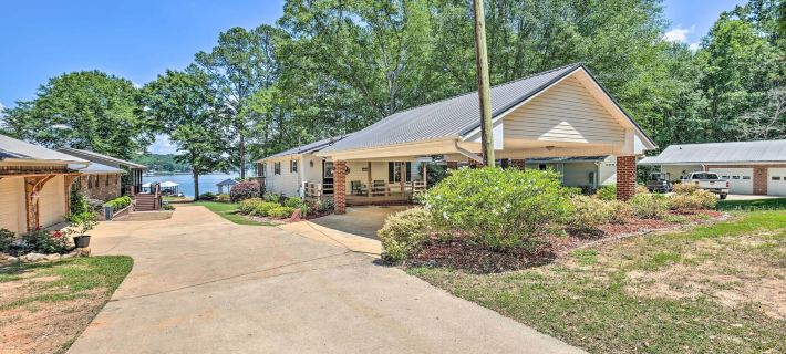 The Lake Escape: Boat Dock, Fire Pit, Kayak! Hotels in St. Clair County