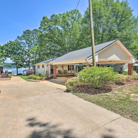 The Lake Escape: Boat Dock, Fire Pit, Kayak!