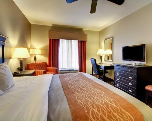 Comfort Inn & Suites Hotels in Clinton