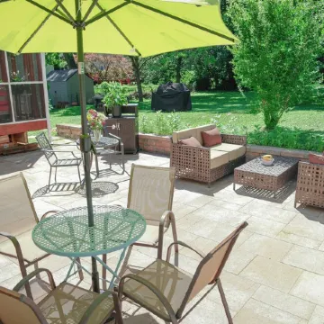 One bedroom w Private Entrance close to DC