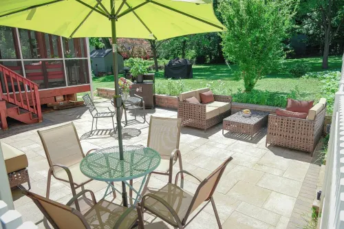 One bedroom w Private Entrance close to DC