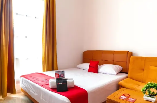 RedDoorz Near Cipinang Indah Mall