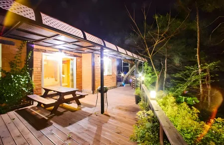 Cheorwon Hwagang Yellow Earth Pension Отели в г. Чхорвон