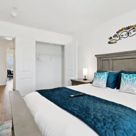 NEW 3-BR townhome in delightful Spring Hill with WiFi, AC and many amenities
