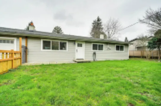 14 Mi to Dtwn Seattle Sleek Home with Large Yard