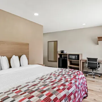 Red Roof Inn & Suites Euless - DFW Airport Southwest