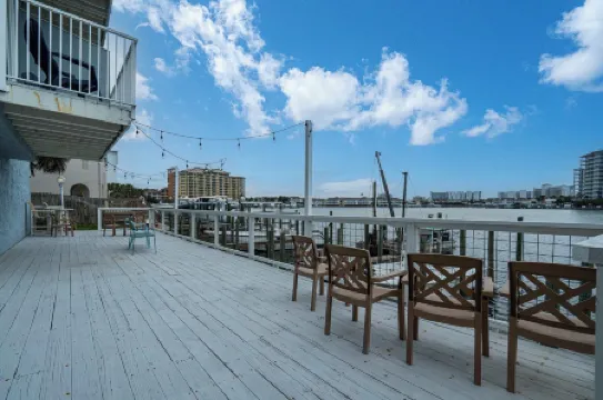 Long Island at Laguna Point