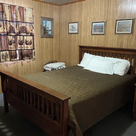 Cozy Country Cabin! 1 mile from Lake and beach area!