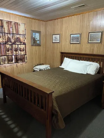 Cozy Country Cabin! 1 mile from Lake and beach area!