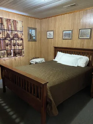 Cozy Country Cabin! 1 mile from Lake and beach area!