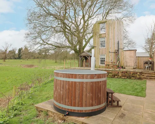 The Lazy Squire by The Water Hotels in Blithfield