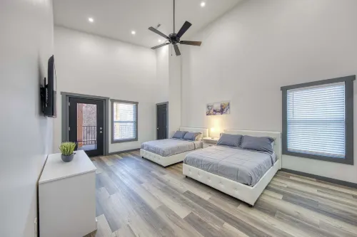 Bearfoot Getaway - New Lux Cabin Hot Tub Pool