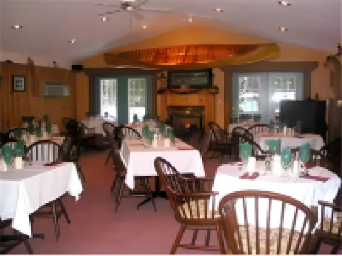 Algonquin Lakeside Inn