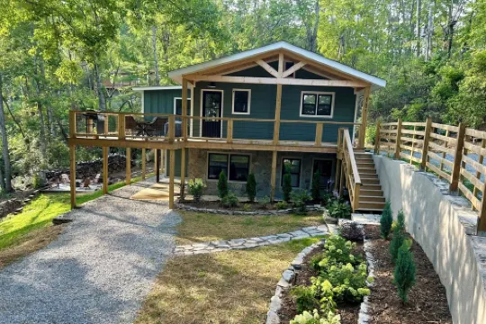 "Rooms with a View" newly renovated rustic modern home with stunning BRM views