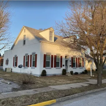 Historic District Inn 4 Bed/ 3 Bath in the heart of downtown Hermann!