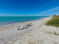 Charming 2Bed Ami Beach Cottage 1/2 of a Duplex, 3Min Walk to Beach Hotels in Holmes Beach