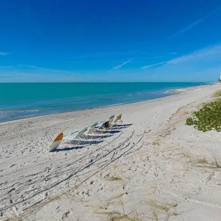 Charming 2Bed Ami  Beach Cottage  1/2 of a Duplex, 3Min Walk to Beach