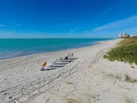 Charming 2Bed Ami  Beach Cottage  1/2 of a Duplex, 3Min Walk to Beach