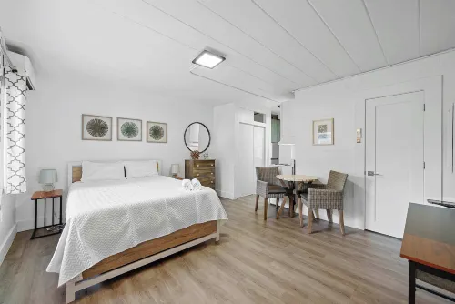 Chic City Retreat 93H - Apartments