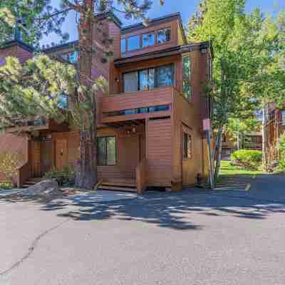 Fabulous Mountain Condo near Mammoth Creek, 2 Bedrooms + Loft / 3 Baths, 5 beds Hotel Exterior