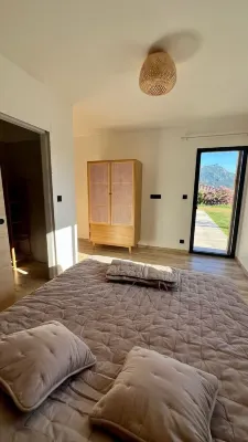 Charming stone villa with swimming pool 5 minutes from the beach فنادق في Viggianello