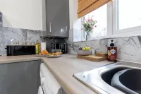 Quiet Corner Haven. 100m to picturesque market town. Family & pet friendly.