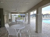 Well-Appointed 3br Cottage in Shady Brook - 2 Min Stroll to Pool, Golf Cart