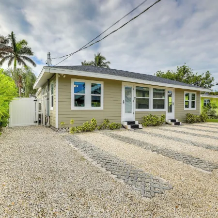 Bradenton Beach Home with Outdoor Bar and Heated Pool!