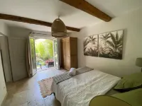 Charming Villa With AC in Alpilles Hotels in Paradou