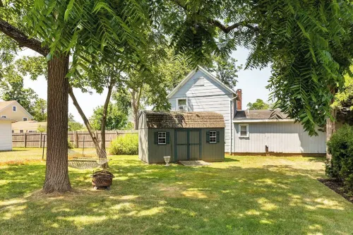 New Construction Greenport Pool House - 3 Blocks from Town