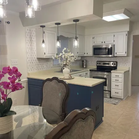 Charming and cozy 3-bedroom house, 2 full bathrooms in High Point close to HPU