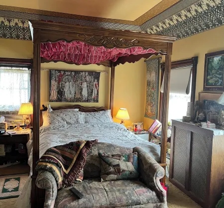 Near US Open Oakmont Country Club Free Transport Charming Victorian Guest House Отели в г. Аспинуолл